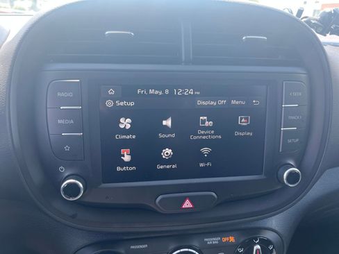 Used 2025 Kia Soul LX w/ LX Technology Package FWD image 20