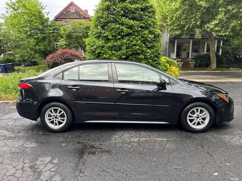 Used 2022 Toyota Corolla LE w/ Premium Interior Package FWD image 6