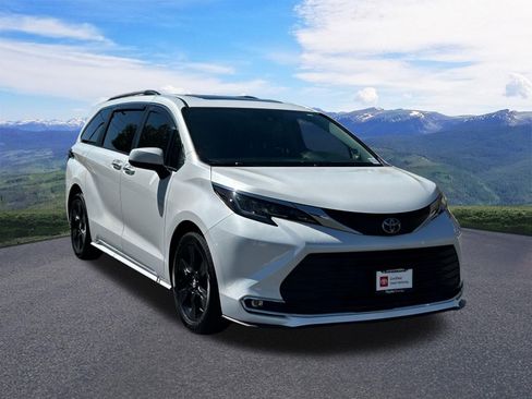 Certified 2023 Toyota Sienna XLE w/ XLE Plus Package AWD/4WD image 9