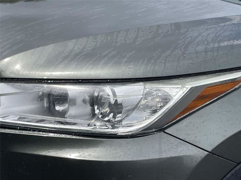 Used 2018 Toyota Highlander XLE AWD/4WD image 7