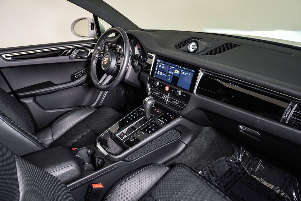 Certified 2026 Porsche Macan AWD/4WD image 15