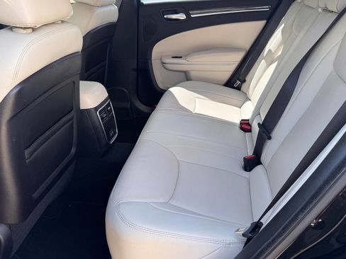 Used 2020 Chrysler 300 Touring L w/ 300 Premium Group image 11