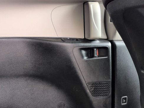 Used 2023 Chrysler Pacifica Touring-L image 20