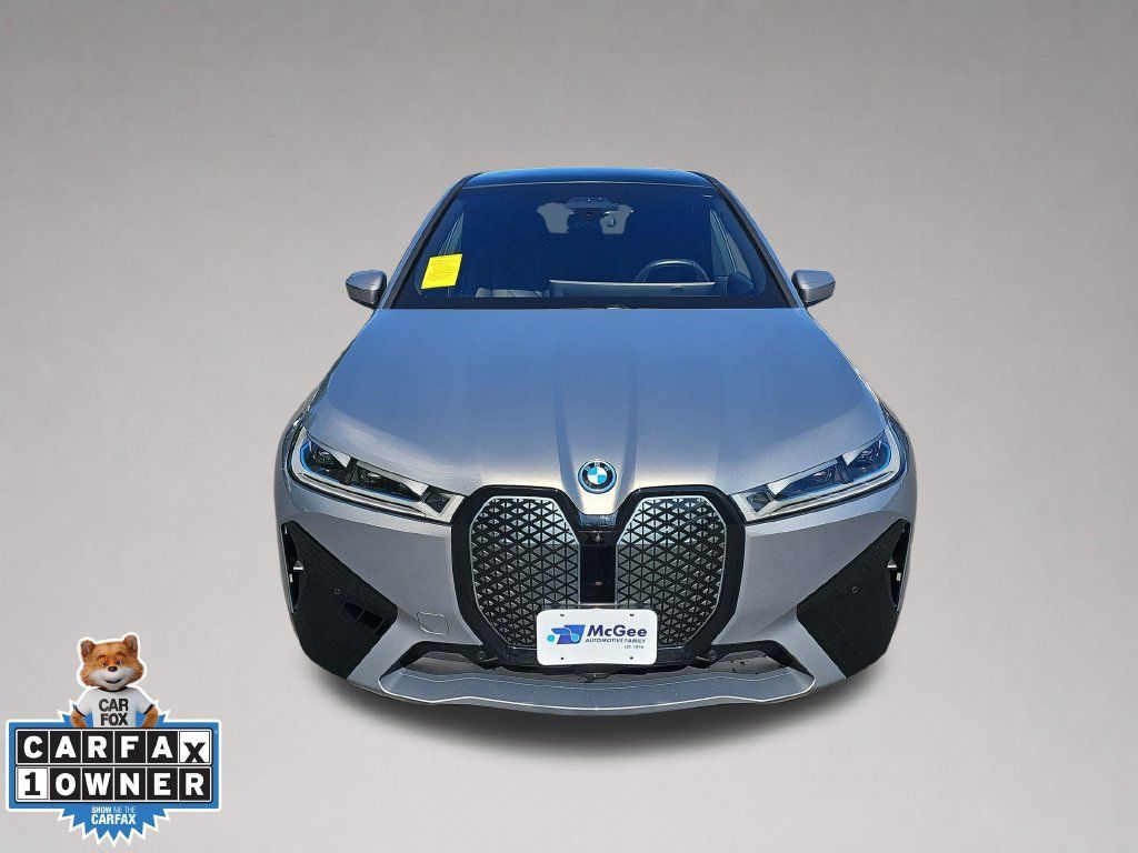 Used 2024 BMW iX xDrive50 w/ Premium Package AWD/4WD image 9