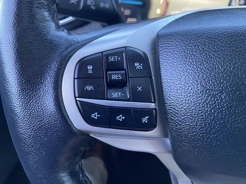 Used 2022 Ford Explorer XLT w/ Equipment Group 202A AWD/4WD image 26