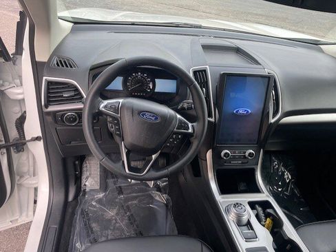 Used 2024 Ford Edge SEL w/ Convenience Package AWD/4WD image 6