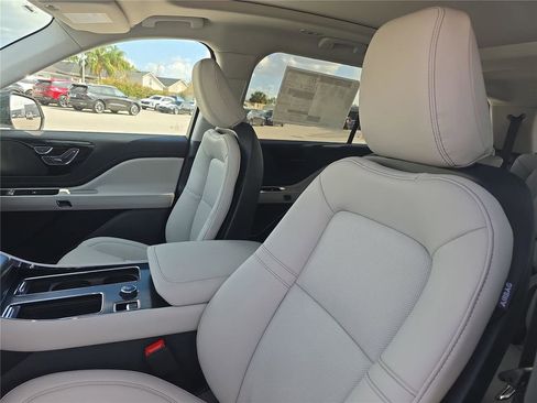 New 2026 Lincoln Aviator 2WD image 15