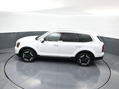 Used 2024 Kia Telluride S image 40