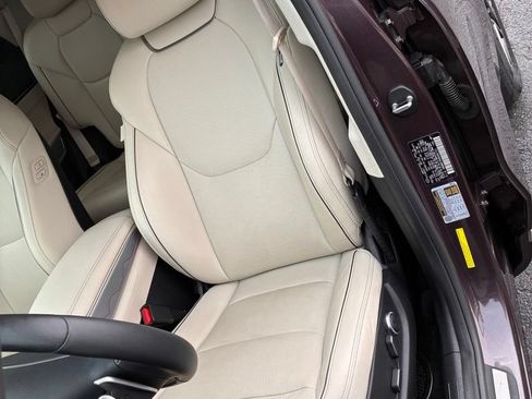 Used 2022 Genesis GV70 2.5T w/ Advanced Package AWD/4WD image 18