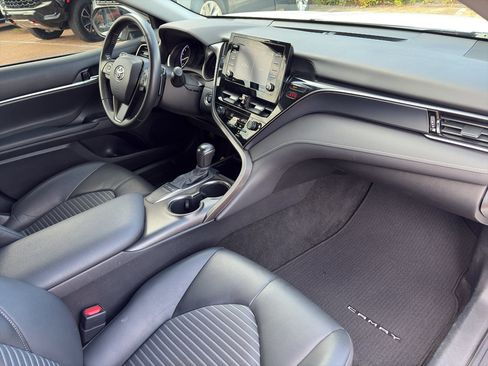 Used 2022 Toyota Camry SE w/ Convenience Package FWD image 13
