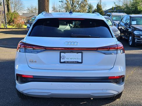 Used 2023 Audi Q4 e-tron Premium Plus w/ Premium Plus image 4