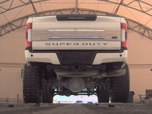 Used 2017 Ford F250 Platinum w/ Platinum Ultimate Package image 8