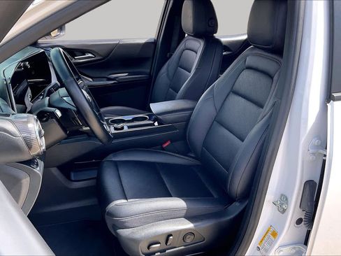 Used 2026 Chevrolet Equinox LT w/ Convenience Package II FWD image 9
