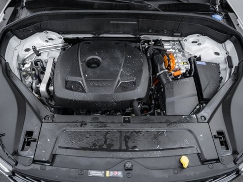 Used 2025 Volvo XC90 T8 Plus w/ Protection Package Premier image 19