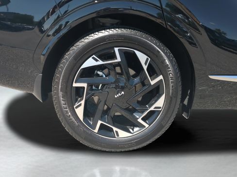 Certified 2025 Kia Sportage SX image 31