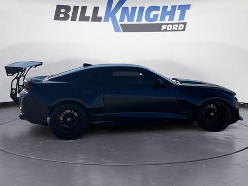 Used 2017 Chevrolet Camaro SS image 6