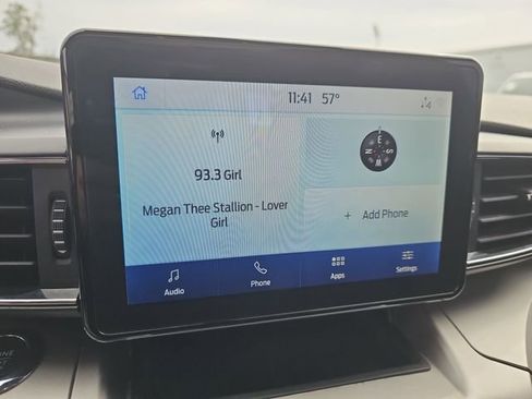 Used 2022 Ford Explorer XLT w/ Equipment Group 202A image 26