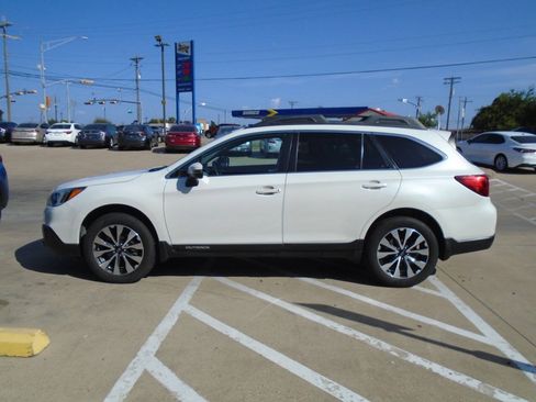 Used 2017 Subaru Outback 3.6R Limited AWD/4WD image 4
