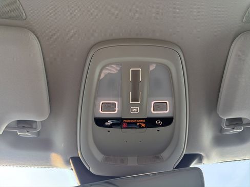 Certified 2025 Volvo XC90 B5 Plus image 29