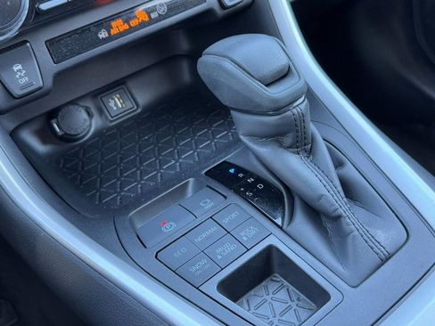 Certified 2025 Toyota RAV4 LE image 22