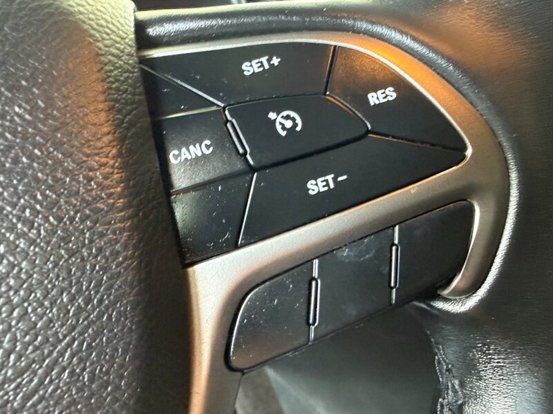 Used 2019 Jeep Grand Cherokee Laredo RWD image 20