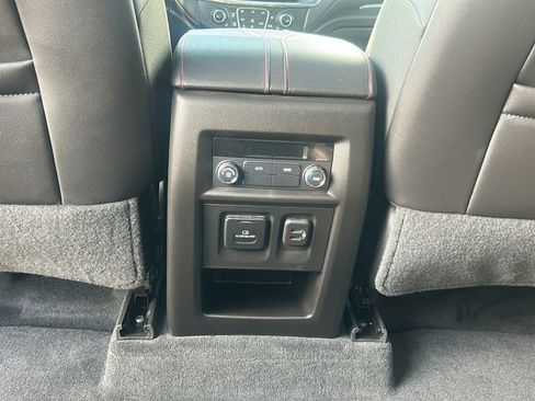 Used 2023 Chevrolet Traverse RS image 31