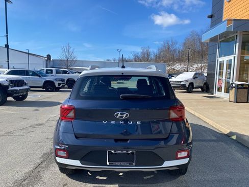 Used 2025 Hyundai Venue Limited image 3