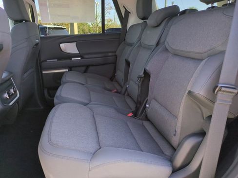 New 2026 Ford Expedition Active image 14