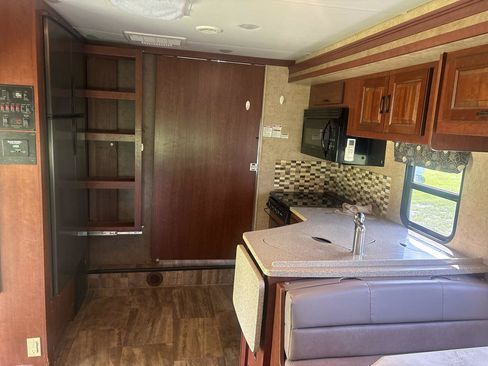Used 2016 Ford E-450 and Econoline 450 Super Duty w/ Motorhome Prep Package RWD image 18