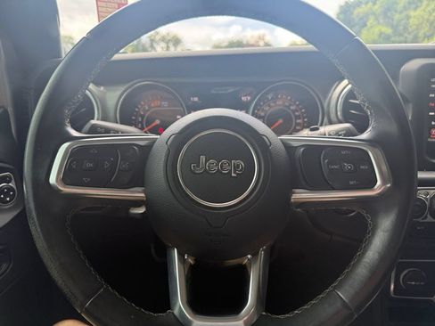 Used 2019 Jeep Wrangler Unlimited Sahara AWD/4WD image 20
