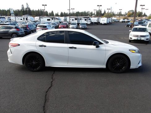 Used 2019 Toyota Camry SE FWD image 6