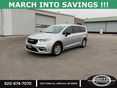 New 2026 Chrysler Pacifica Select