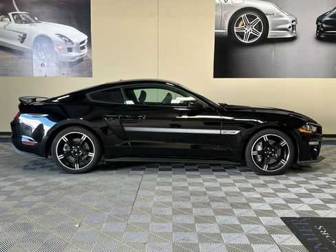 Used 2019 Ford Mustang GT Premium w/ Equipment Group 401A RWD image 3