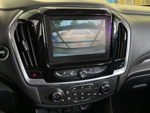 Used 2019 Chevrolet Traverse LT FWD image 18