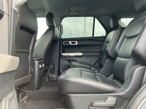 Used 2022 Ford Explorer XLT w/ Equipment Group 202A AWD/4WD image 28