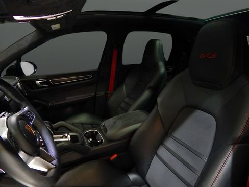 Used 2021 Porsche Cayenne GTS AWD/4WD image 17