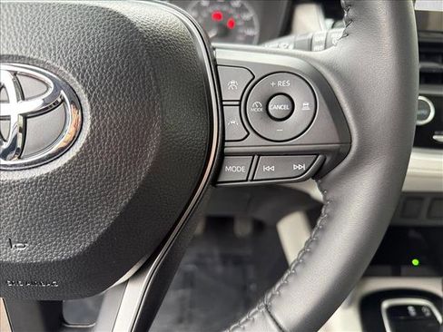 Certified 2025 Toyota Corolla Cross LE image 16