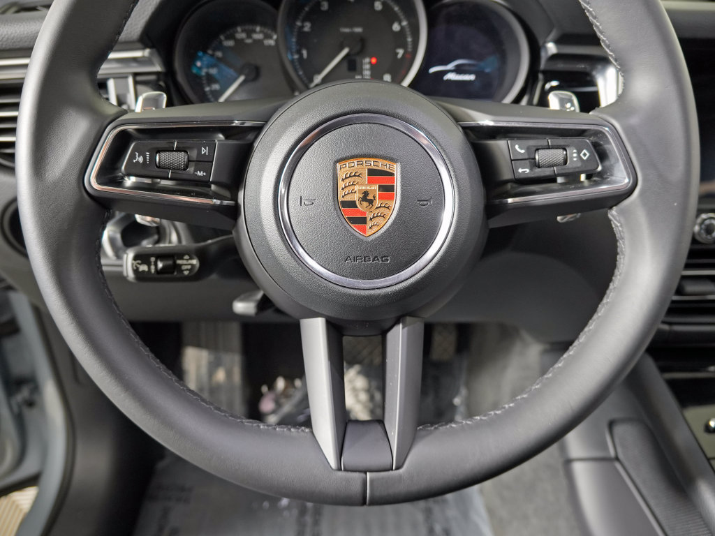 Certified 2023 Porsche Macan Turbo AWD/4WD image 27