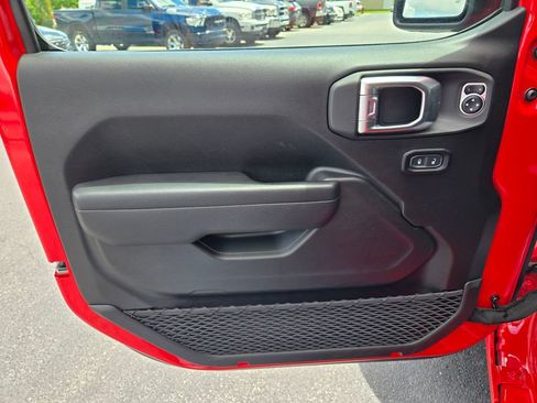 Used 2024 Jeep Wrangler Unlimited AWD/4WD image 11