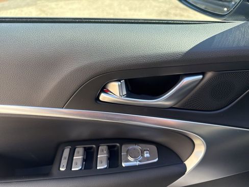 Used 2026 Genesis G70 2.5T image 12