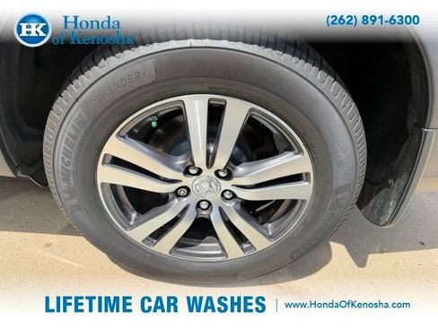 Used 2017 Honda Pilot EX image 3