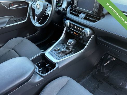 Used 2022 Toyota RAV4 SE w/ Convenience Package image 16