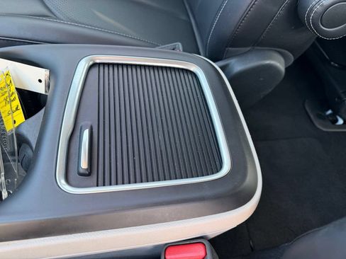 Used 2023 Chrysler Pacifica Touring-L FWD image 26
