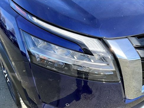 Used 2023 Nissan Pathfinder Platinum image 30
