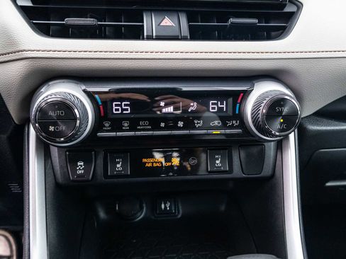 Used 2019 Toyota RAV4 XLE w/ Convenience Package FWD image 30