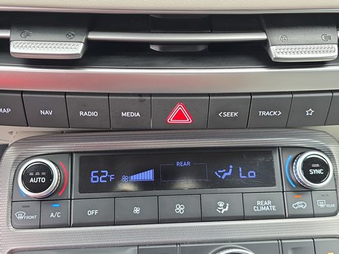 Used 2024 Hyundai Palisade Limited FWD image 24