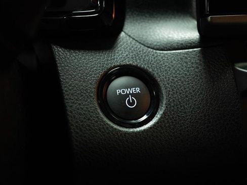 Used 2025 Toyota Camry SE image 24