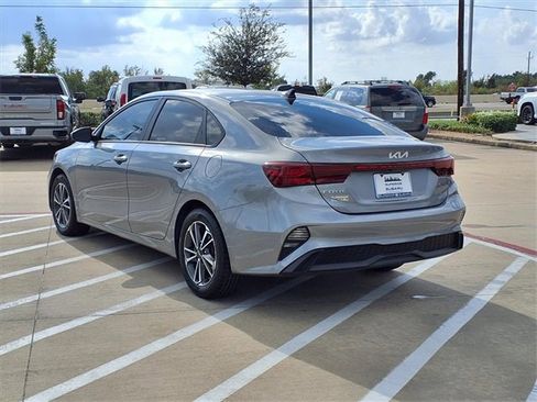 Used 2022 Kia Forte LXS image 3