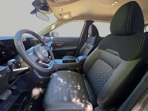 New 2026 Nissan Kicks SV w/ Charging Package FWD image 14