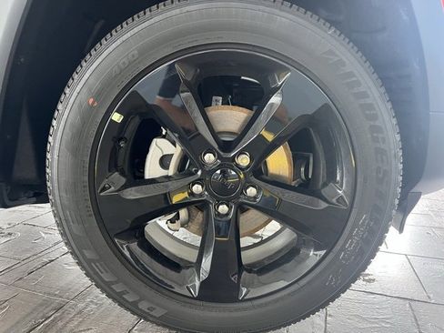 New 2025 Jeep Grand Cherokee Altitude image 9